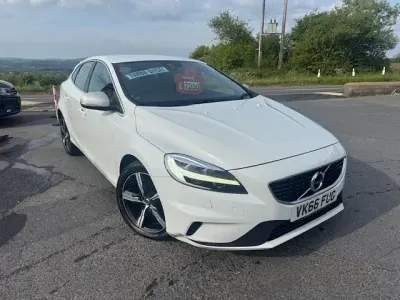 Used Volvo V40 R-Design 120 HP (88 kW) 2016 White Hatchback