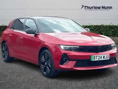 Begagnad Vauxhall Astra 114 kW (156 HK) 2024 Röd Halvkombi