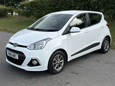 Used Hyundai i10 Premium 67 HP (49 kW) 2015 White Hatchback