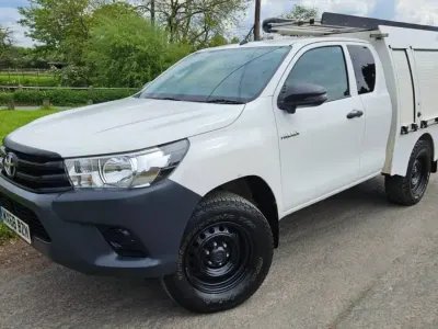 Używany Toyota HiLux Active 150 KM (110 kW) 2018 Biały Pickup