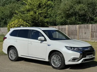 Used Mitsubishi Outlander P-HEV 206 HP (151 kW) 2018 White Estate