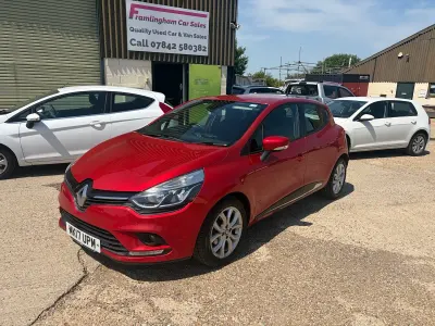 Used Renault Clio Dynamique 90 HP (66 kW) 2017 Red Hatchback