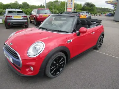 Begagnad Mini Cooper Cabriolet 2018 Röd Cab