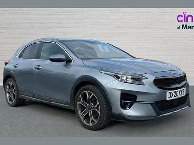 Usado Kia XCeed 140 HP (102 kW) 2020 Prateado SUV