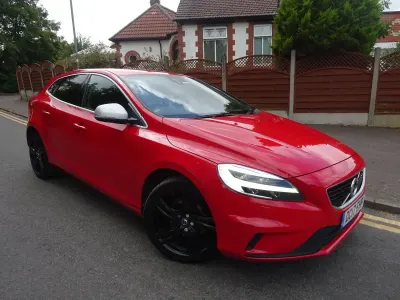 Used Volvo V40 R-Design Pro 120 HP (88 kW) 2017 Red Hatchback