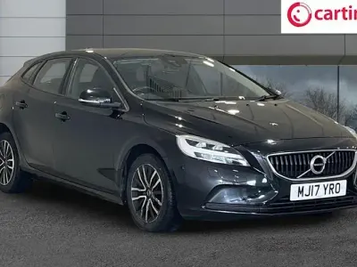 Used Volvo V40 Momentum 122 HP (89 kW) 2017 Black Hatchback