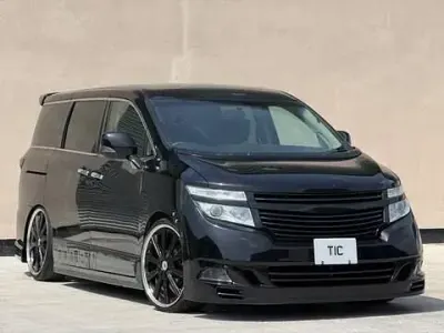 Używany Nissan Elgrand 2010 Czarny Minivan
