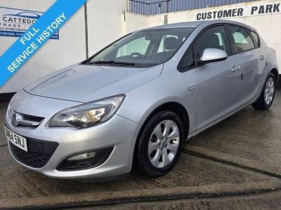 Used Vauxhall Astra Design Edition 100 HP (73 kW) 2014 Silver Hatchback