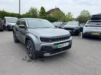 Begagnad Jeep Avenger EV Summit 113 kW (154 HK) 2025 Grå SUV