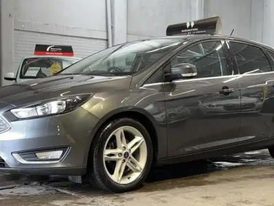 Usado Ford Focus Titanium 125 CV (91 kW) 2017 Gris Utilitario