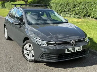 Usado VW Golf VII Life 130 HP (95 kW) 2020 Cinzento Citadino