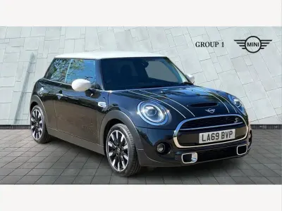 Używany Mini Cooper S Exclusive 192 KM (141 kW) 2020 Czarny Hatchback