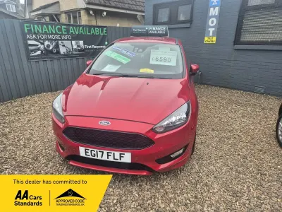 Used Ford Focus ST-Line 120 HP (88 kW) 2017 Red Hatchback