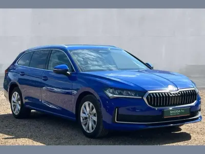 Gebraucht Skoda Superb SE Technology 200 PS (147 kW) 2025 Blau Kombi