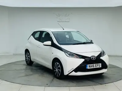 Used Toyota Aygo X-play 69 HP (50 kW) 2016 White Hatchback