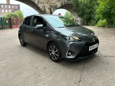 Used Toyota Yaris 100 HP (73 kW) 2018 Grey Hatchback