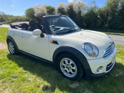 Begagnad Mini Cooper Cabriolet 2011 Vit Cab