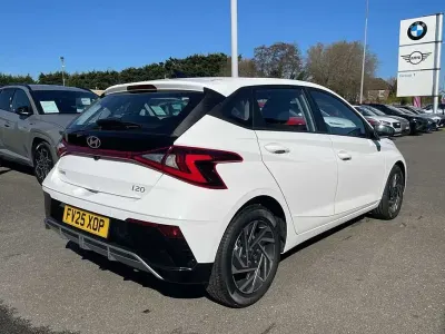 Używany Hyundai i20 Advanced 100 KM (73 kW) 2025 Biały Hatchback