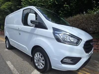 Used Ford Transit Custom Limited 130 HP (95 kW) 2020 White Van