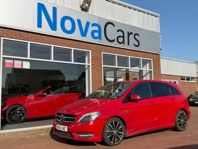 Used Mercedes B200 2012 Red Hatchback