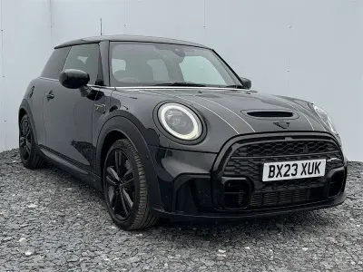 Begagnad Mini Cooper S Hatch 178 HK (130 kW) 2023 Svart Halvkombi