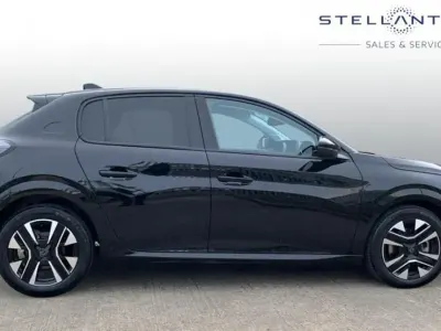Używany Peugeot 208 Allure 99 KM (72 kW) 2025 Czarny Hatchback