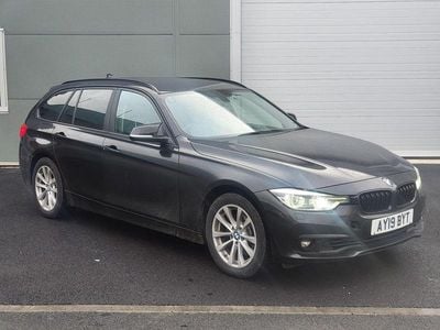 Used BMW 330 Luxury Line 258 HP (189 kW) 2019 Black Estate