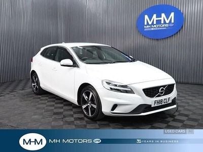 Used Volvo V40 R-Design 120 HP (88 kW) 2018 White Hatchback