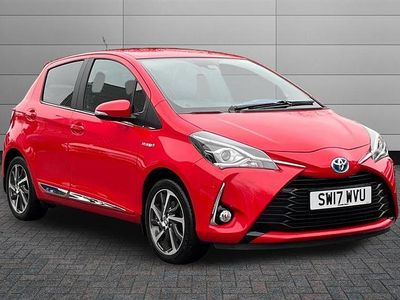 Used Toyota Yaris Hybrid 100 HP (73 kW) 2017 Red Hatchback