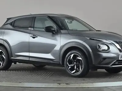 Usado Nissan Juke N-Connecta 114 HP (83 kW) 2023 Cinzento SUV