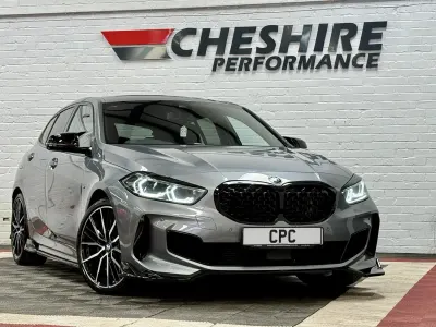 Usado BMW M135 Comfort Edition 302 CV (222 kW) 2022 Gris Utilitario