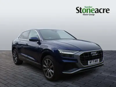 Begagnad Audi Q8 Comfort 286 HK (210 kW) 2021 Blå SUV