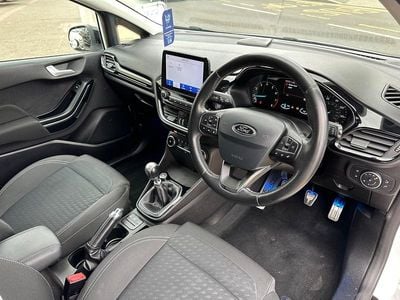 Used Ford Fiesta Titanium 100 HP (73 kW) 2017 White Hatchback