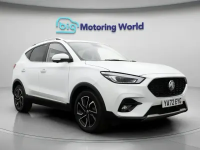 Używany MG ZS Exclusive 111 KM (81 kW) 2023 Biały SUV