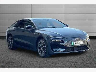 Usado Audi A6 e-tron Performance 266 kW (362 HP) 2026 Cinzento Citadino