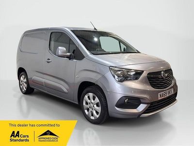 Second-hand Vauxhall Combo Edition 100 CP (73 kW) 2020 Gri Monovolum