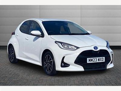Used Toyota Yaris Hybrid Design 116 HP (85 kW) 2023 White Hatchback