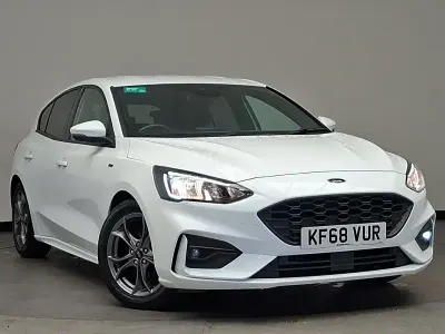 Used Ford Focus ST-Line 125 HP (91 kW) 2019 White Hatchback