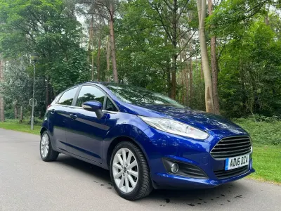 Usado Ford Fiesta Titanium 125 HP (91 kW) 2016 Azul Citadino