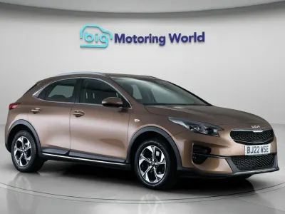 Usado Kia XCeed 120 CV (88 kW) 2022 Marrón SUV