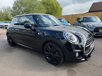 Usado Mini Cooper Hatch 2018 Negro Utilitario