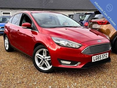 Used Ford Focus Titanium 120 HP (88 kW) 2015 Red Hatchback