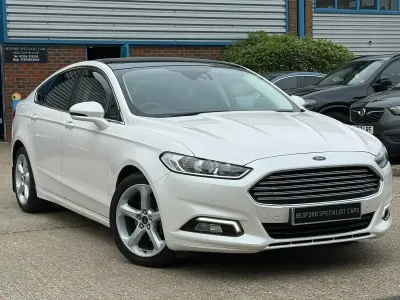 Begagnad Ford Mondeo Titanium 240 HK (176 kW) 2017 Vit Halvkombi