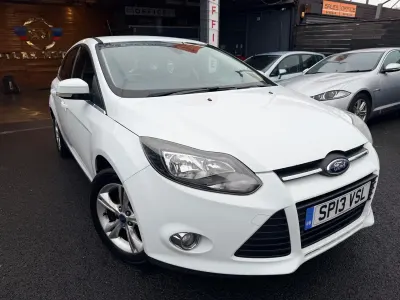 Used Ford Focus Zetec 125 HP (91 kW) 2013 White Hatchback