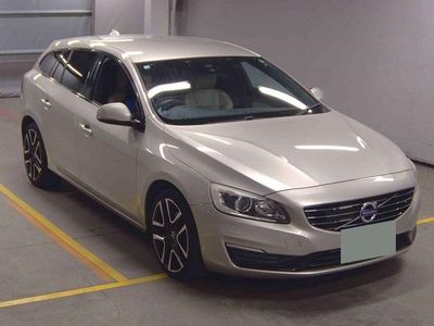 Used Volvo V60 Dynamic 2016 Gold Estate