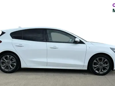 Used Ford Focus ST-Line 125 HP (91 kW) 2023 White Hatchback