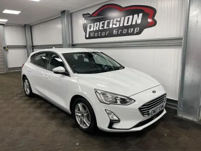 Begagnad Ford Focus Zetec 125 HK (91 kW) 2019 Vit Halvkombi