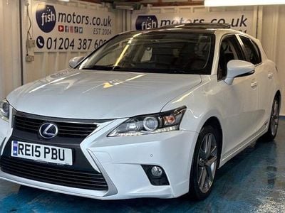 White/black Used 2015 Lexus CT200h Hatchback | £9,990 (Fair price)