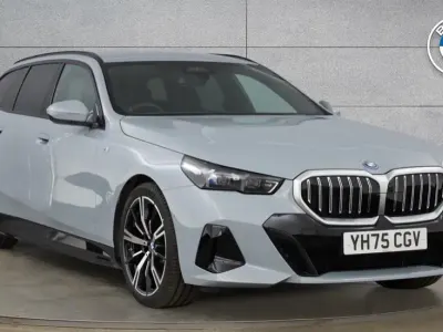 Usado BMW 530e M Sport 295 HP (216 kW) 2025 Cinzento Carrinha