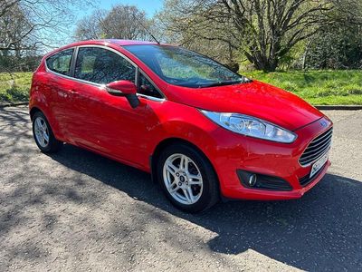 Begagnad Ford Fiesta Zetec 82 HK (60 kW) 2013 Röd Halvkombi